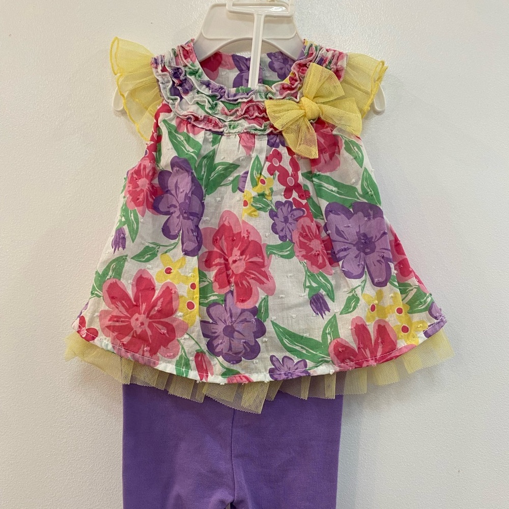 Little lass outfit.  6-9 months.  New w/o tags.  Never worn!